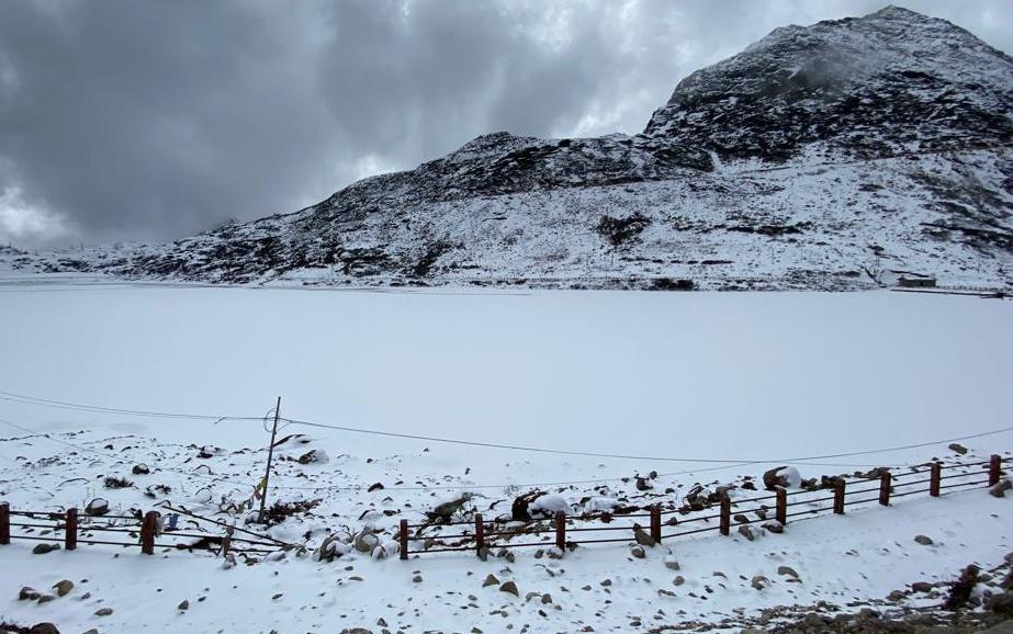 Frozen Sela Lake