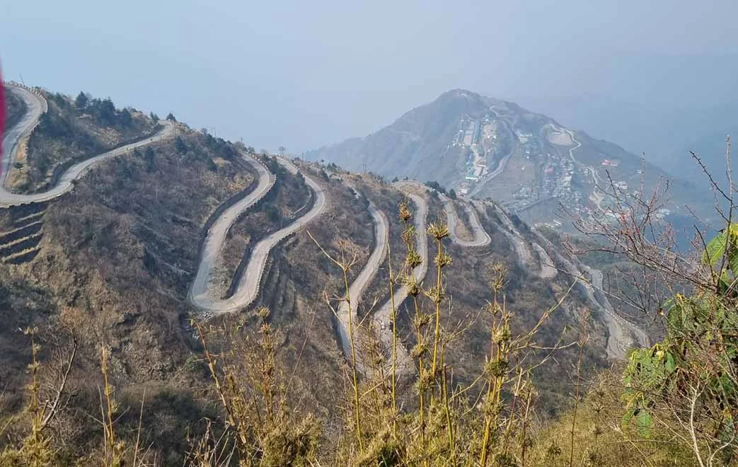 Zuluk zigzag road